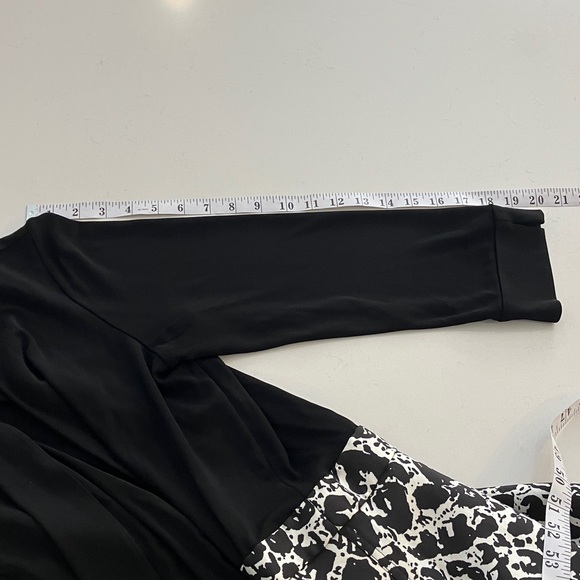 Diane Von Furstenberg - Like New Black and White Patterned Midi dress - Picture 11 of 16